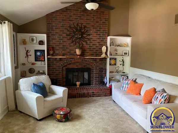 3611 SW Woodvalley TER, Topeka, KS 66614