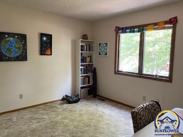 3611 SW Woodvalley TER, Topeka, KS 66614