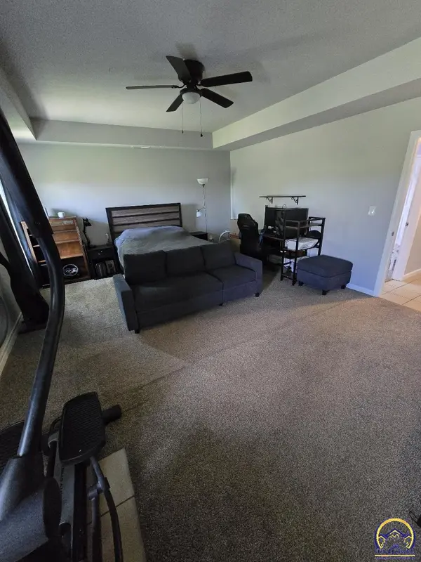 4102 SW Shenandoah RD, Topeka, KS 66610