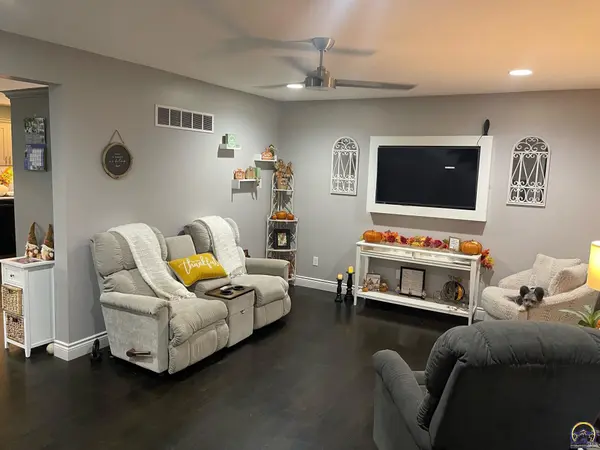 3101 SW Mulvane ST, Topeka, KS 66611