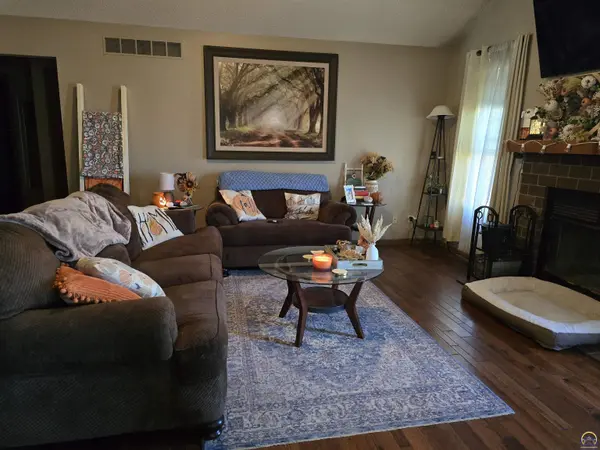 7536 SW 25th ST, Topeka, KS 66614