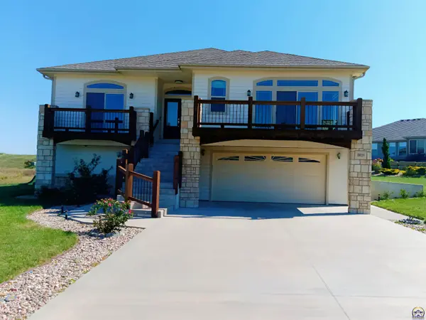 2628 Twin Lakes Dr, Emporia, KS 66801