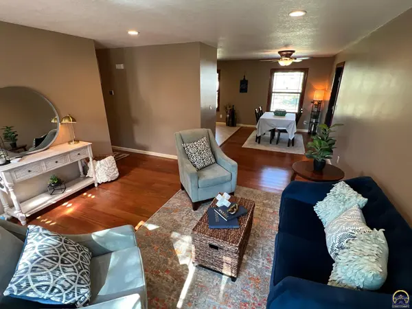1008 SE 36th ST, Topeka, KS 66605