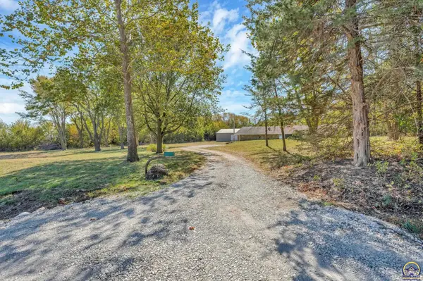 13525 SW 101st St, Harveyville, KS 66431