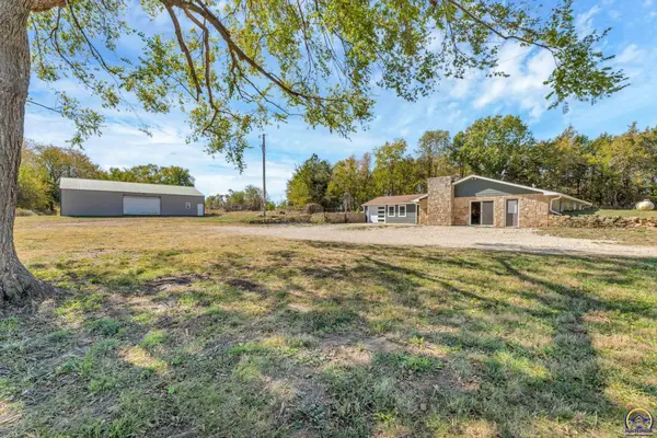 13525 SW 101st St, Harveyville, KS 66431