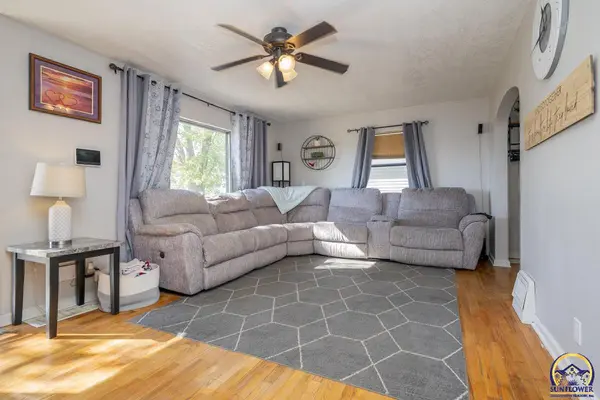 152 SW 27th ST, Topeka, KS 66611