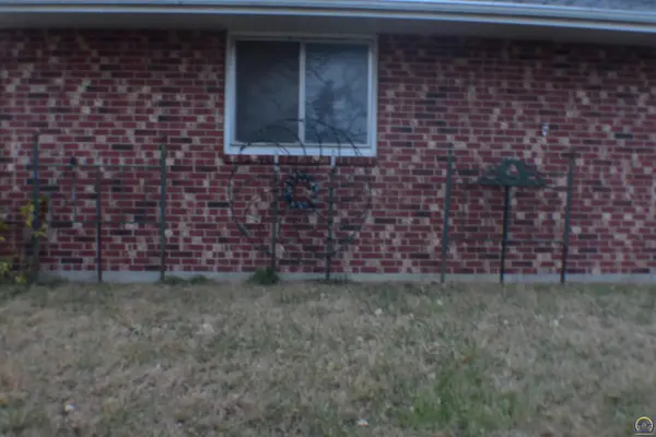 10585 262nd Rd, Holton, KS 66436