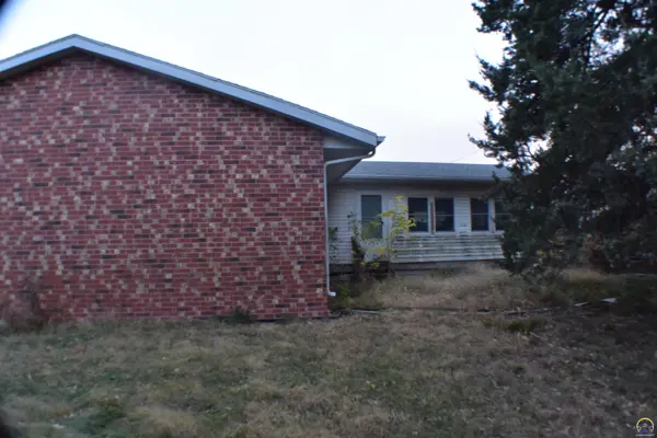 10585 262nd Rd, Holton, KS 66436