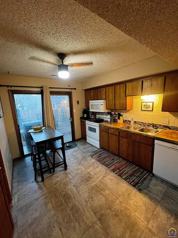 3844 SW Atwood AVE, Topeka, KS 66610