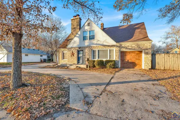 3418 SW 21st St, Topeka, KS 66604