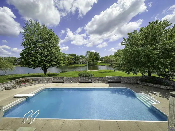 2910 West Lake Dr, Emporia, KS 66801