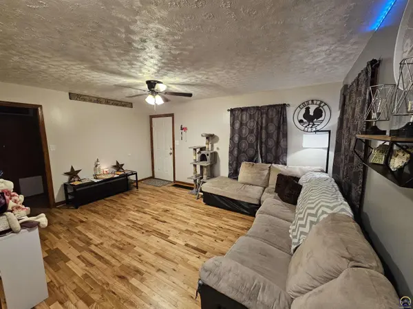 701 S 2nd ST, Hiawatha, KS 66434