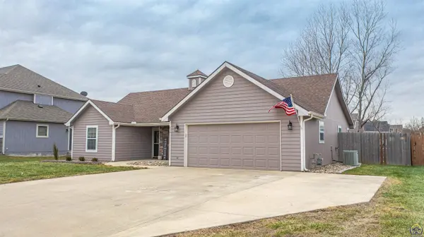 810 N Chestnut DR, Tonganoxie, KS 66086