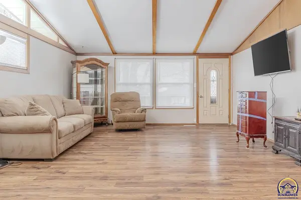 923 Lyndon Ave Alma, KS 66401