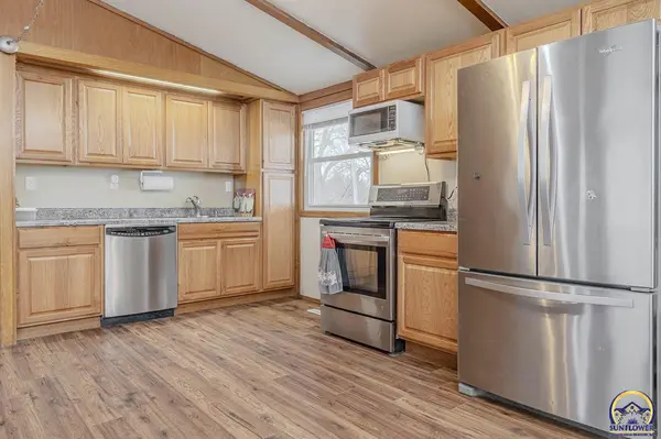 923 Lyndon Ave Alma, KS 66401
