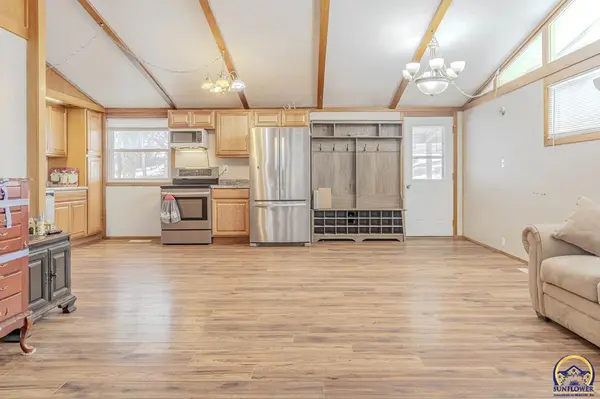 923 Lyndon Ave Alma, KS 66401