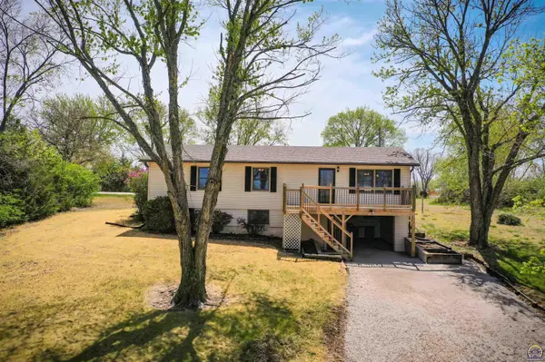 7479 Skyline DR, Meriden, KS 66512