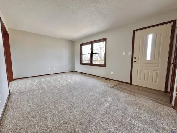 7479 Skyline DR, Meriden, KS 66512