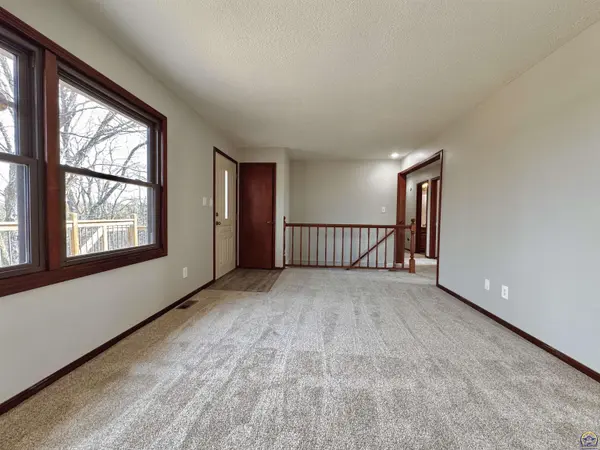 7479 Skyline DR, Meriden, KS 66512
