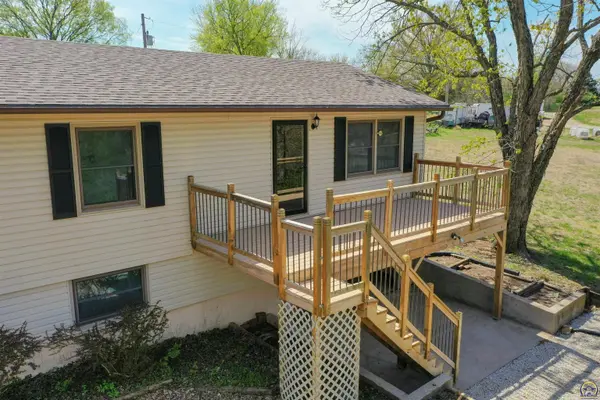 7479 Skyline DR, Meriden, KS 66512