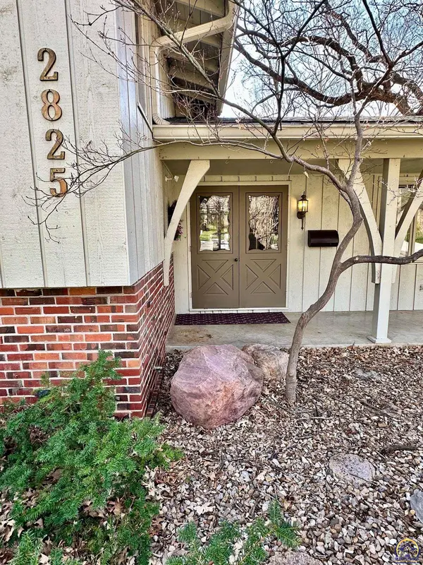 2825 SW Plass AVE, Topeka, KS 66611