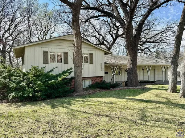 2825 SW Plass AVE, Topeka, KS 66611