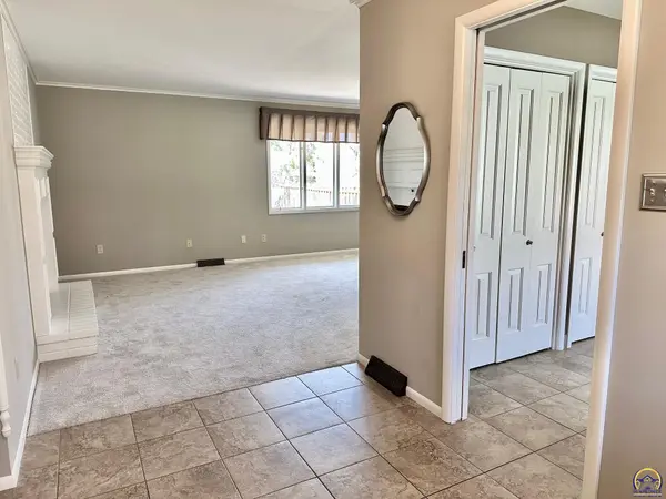 2825 SW Plass AVE, Topeka, KS 66611