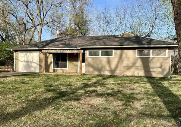 2524 SW Duncan DR, Topeka, KS 66614