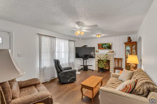 4740 SW 21st St, Topeka, KS 66604