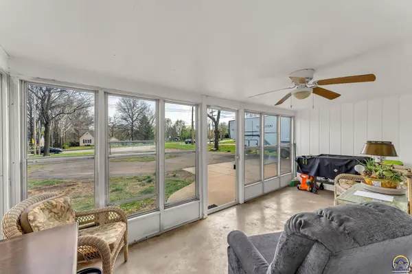 4740 SW 21st St, Topeka, KS 66604