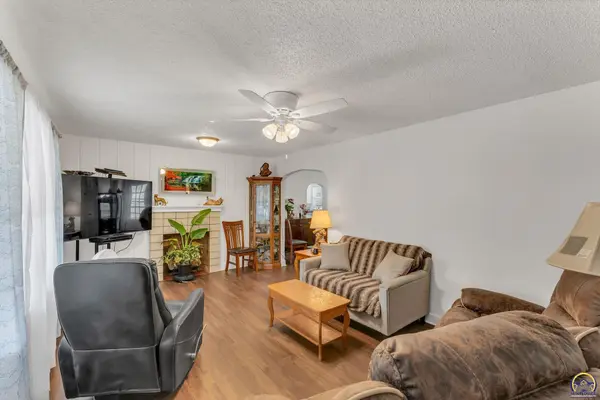 4740 SW 21st St, Topeka, KS 66604