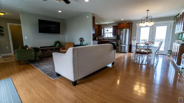 920 Arrowhead DR, New Strawn, KS 66839