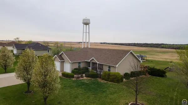 920 Arrowhead DR, New Strawn, KS 66839