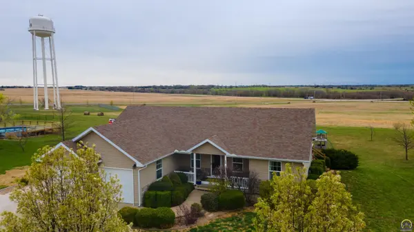 920 Arrowhead DR, New Strawn, KS 66839