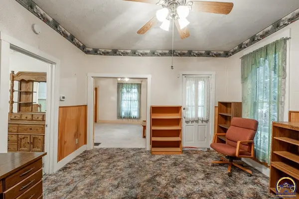 2233 SW 2nd ST Topeka, KS 66606