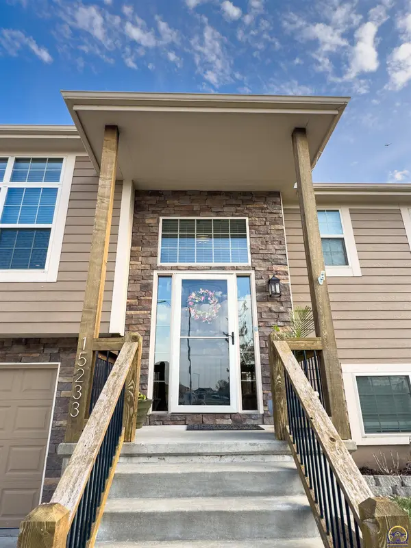 15233 Sycamore ST, Basehor, KS 66007