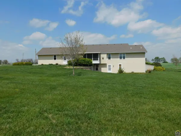 10325 Westridge Rd, Holton, KS 66436