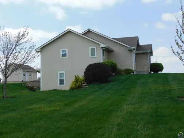 10325 Westridge Rd, Holton, KS 66436