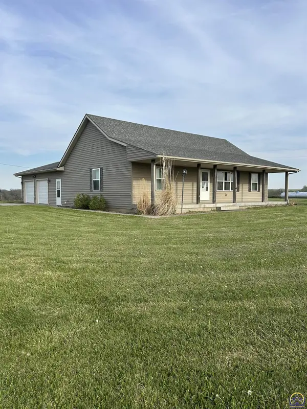 11149 Miller Rd, Harveyville, KS 66431