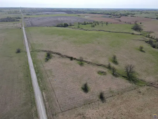 100 102nd St, Hoyt, KS 66440