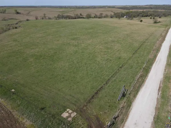 100 102nd St, Hoyt, KS 66440