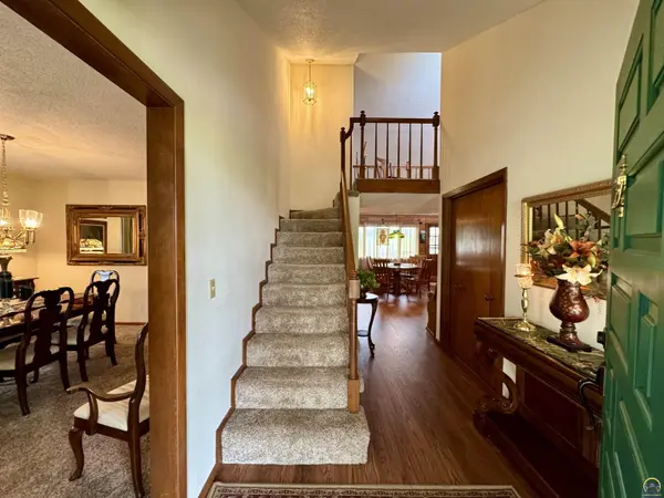 518 Canary Ln, Iola, KS 66749