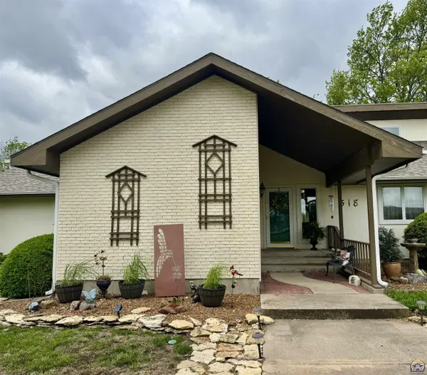 518 Canary Ln, Iola, KS 66749