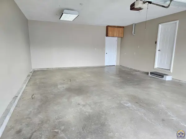 1617 SE 38th TER, Topeka, KS 66609