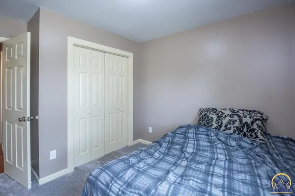 1008 SE 36th ST, Topeka, KS 66605