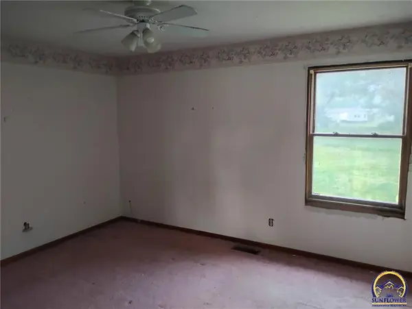 219 Oak Haven Dr, Richmond, KS 66080-4020