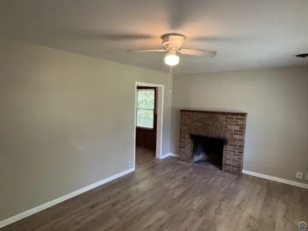 700 SE 26th ST, Topeka, KS 66605