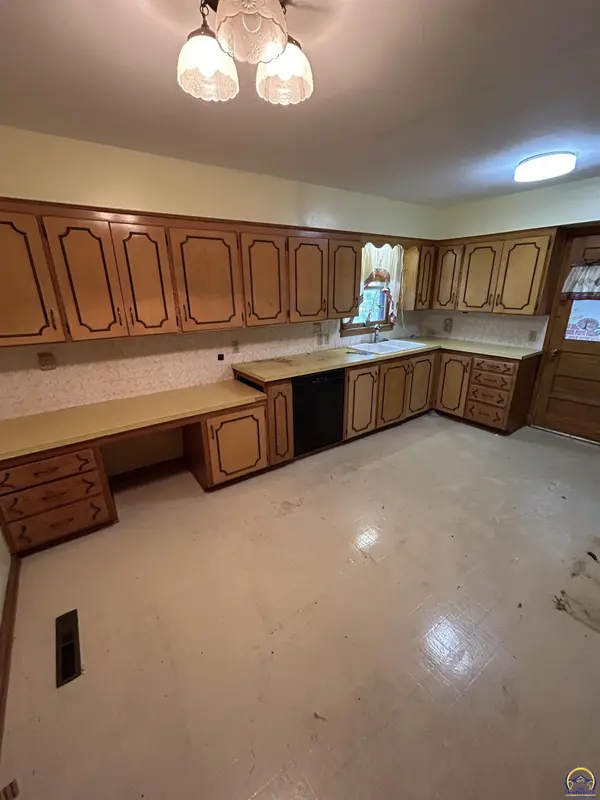 803 Neosho St, Emporia, KS 66801