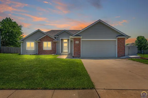 2542 SW Windslow CT, Topeka, KS 66614