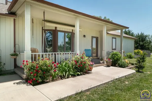 400 Cheyenne Dr, Holton, KS 66436-0000